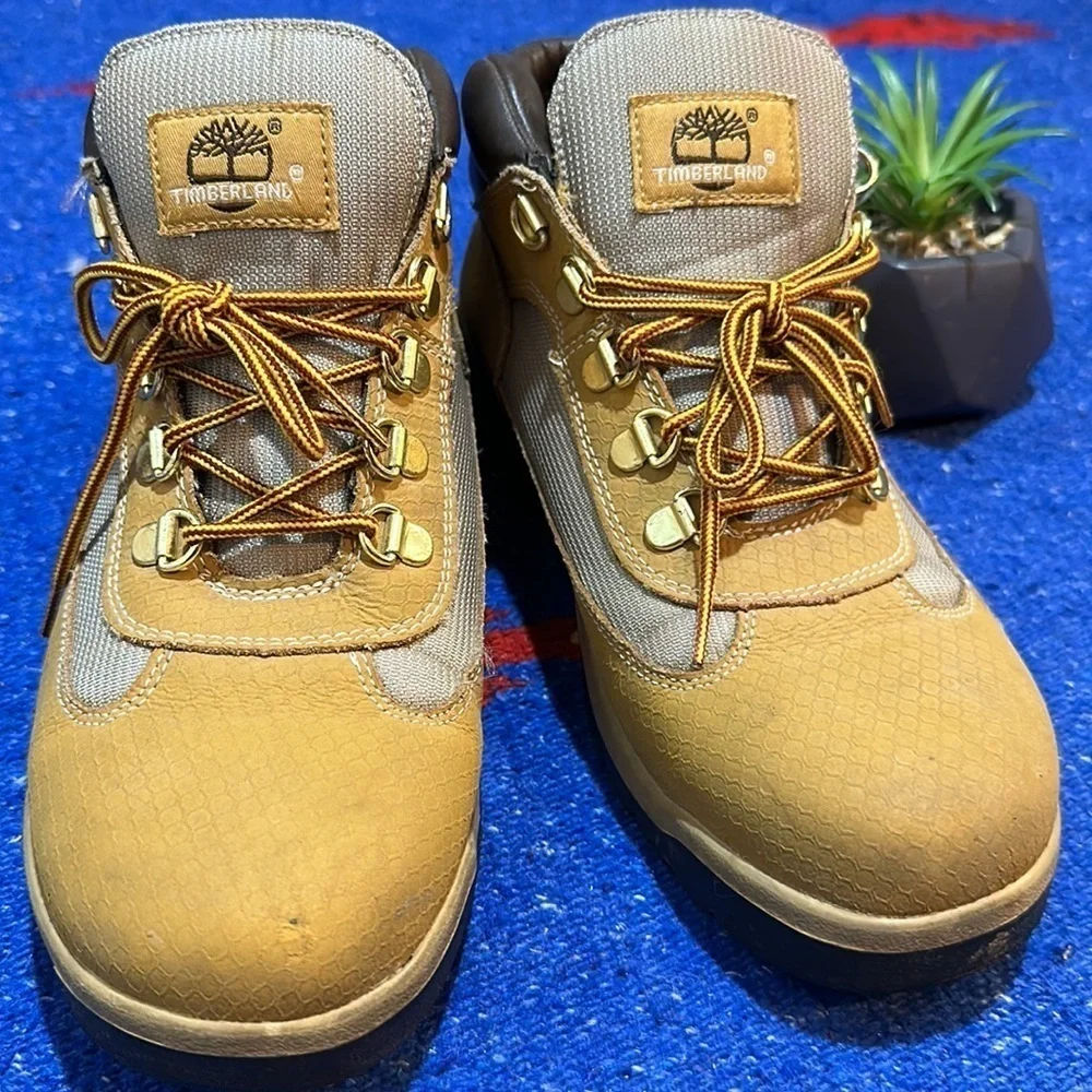 💕Timberland field boots for boys  size 6.5 US